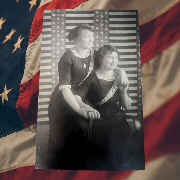 1904-1918 AZO Stars & Stripes Patriotic Postcard 2 Beautiful Ladies Holding Hand - Picture 1 of 5
